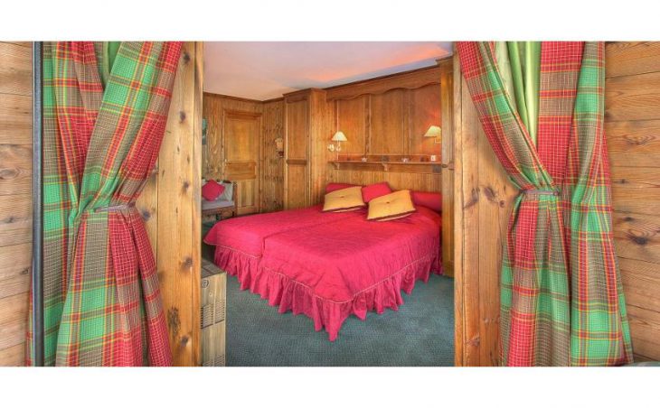 Hotel Les Balcons-Village, La Plagne, Double Bedroom